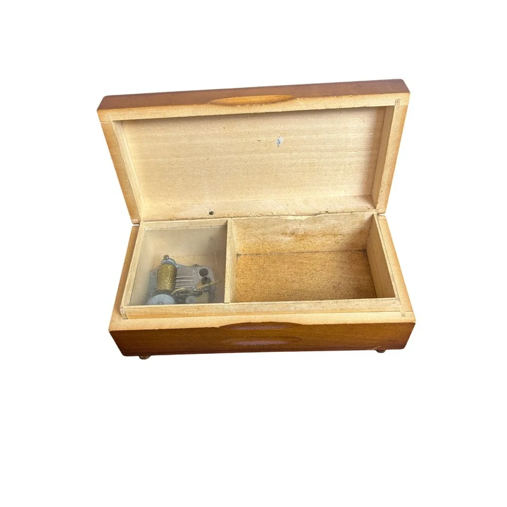 Vintage Edelweiss Cuendet Swiss Music Box‎ Wooden Trinket Jewelry  Works Crests